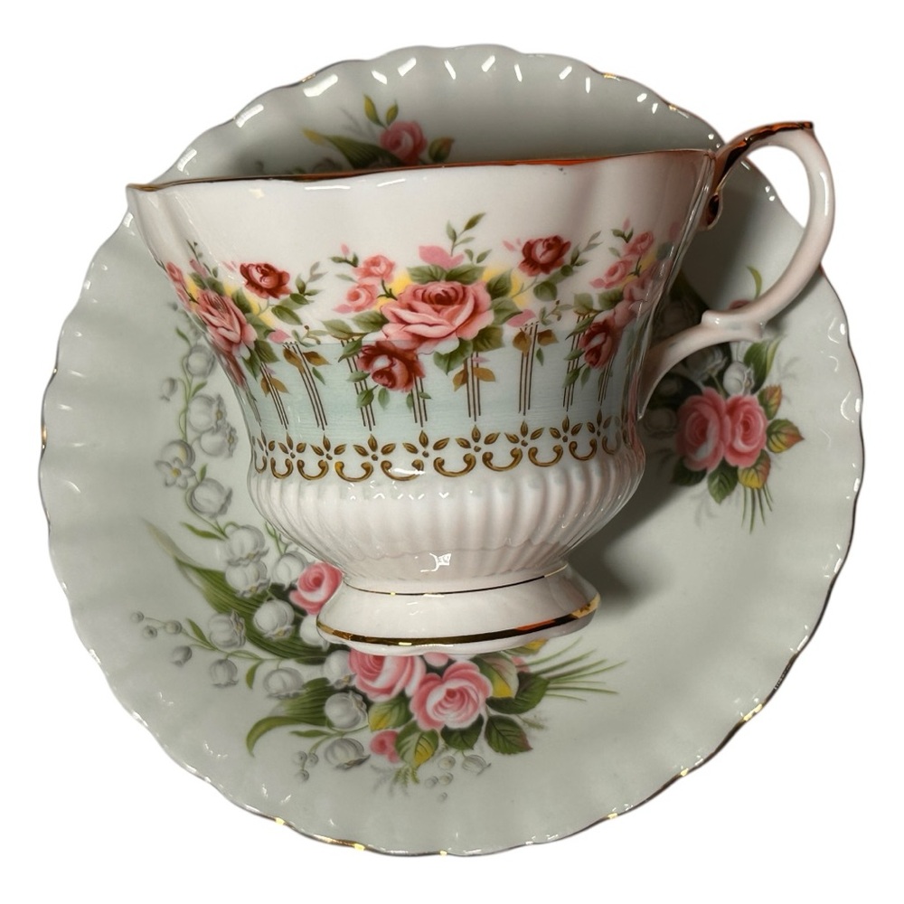Vintage Royal Albert Hyde Park Blue Floral Teacup & Complimentary Saucer (EUC)